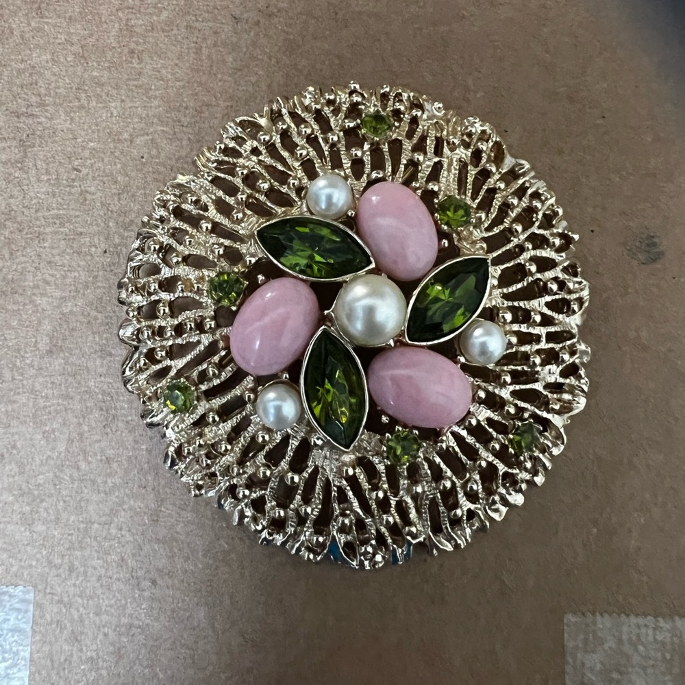 Elegant Gold and Pink Brooch with Green Accents by Sarah Coventry - Picture 7 of 12